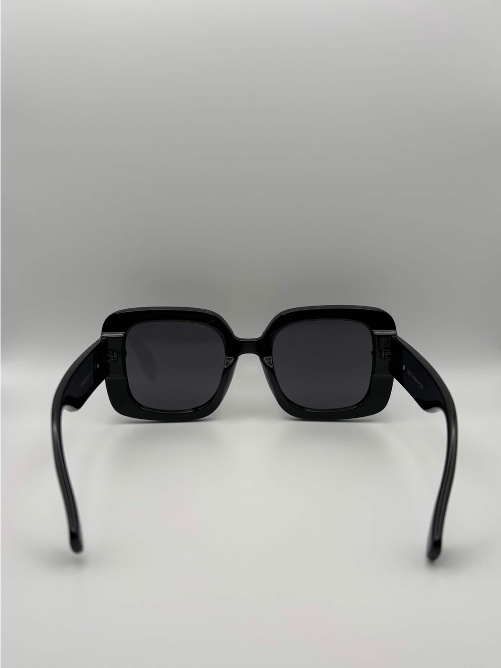Gucci Black Sunglasses with Red Stripe and Gold GG Accent - Picture 6 of 6